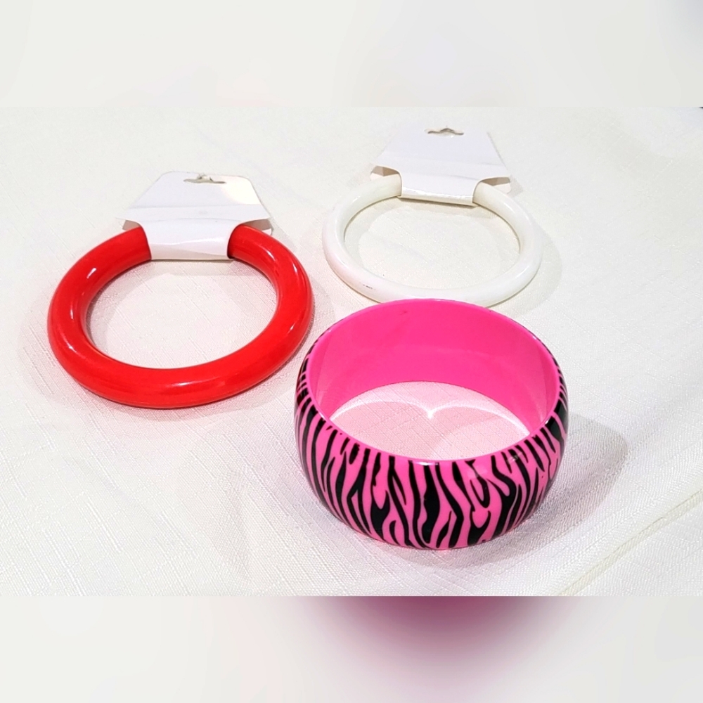 Vintage Set of 3 80's style bakelite‎ style bracelets